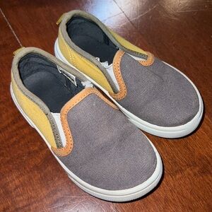 Carter’s slip on shoes size 7
